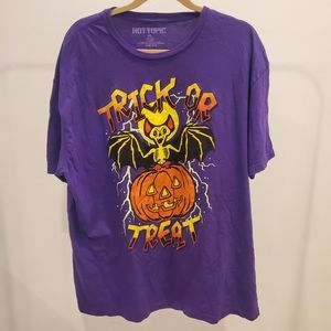 Halloween Trick or Treat 🎃 Bright purple jack o lantern and bat Tee 💜